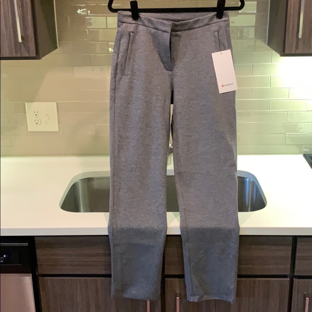 Lululemon. On The Move. Size 4.
